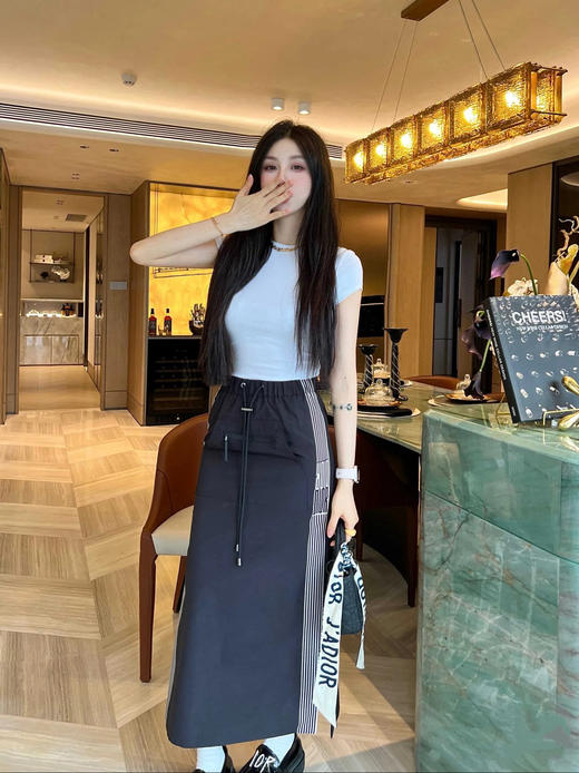 迪奥 25早春黑白撞色条纹休闲裙子（TM） 商品图0
