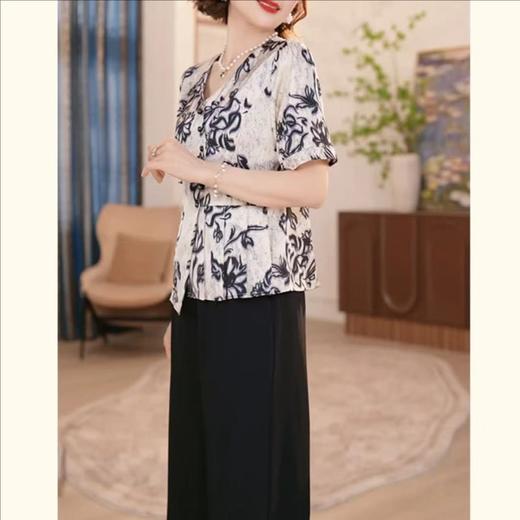 SMZ363912025夏季新款洋气印花大码女时尚洋气上衣V领高级感百搭妈妈小衫 商品图3