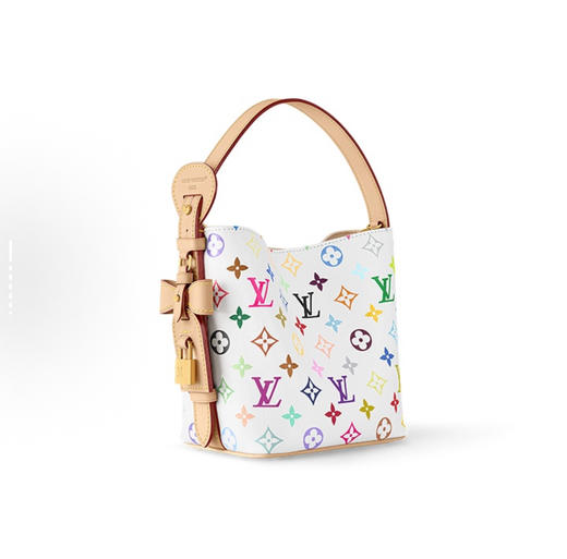 顶级免税版 VIP专柜体验 收到即官网同样 LV白三彩 村上隆联名款ALL IN BB水桶包 第一眼就直接沦陷太美了！ 容量很大 保温杯折叠雨伞可以装下 里面还配了个零钱包 可以挂在包包也可以单独使用 商品图1