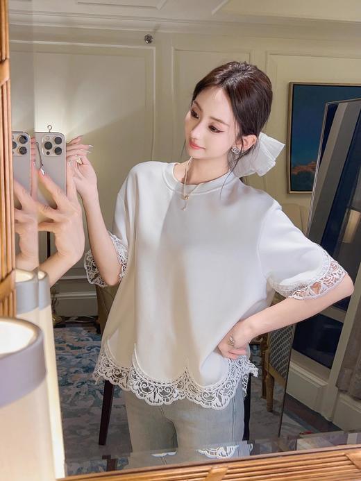 张心子【白茶物语】圆领蕾丝拼接T恤上衣 U2504072 商品图2