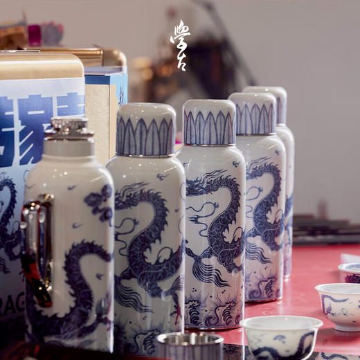 学古一原传家壶Mini·龙年限定礼盒 青花龙保温壶595ml 银青花龙Mini壶青花龙盖杯 595ml 商品图2