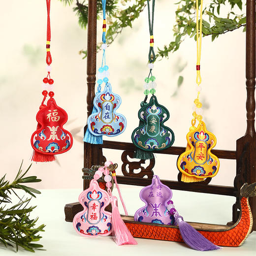 【葫芦吊绳香包！氛围感满满】端午香包 艾草荷包 随身小礼物挂件装饰 端午节古风刺绣 葫芦香囊礼品。 商品图1