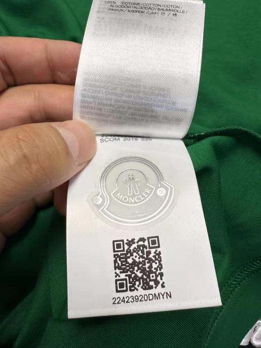 纯原 Moncler盟可睐 刺绣款纯棉T恤

丝柔棉，万针精密刺绣，袖口蒙口logo，

奢侈品独家有一份，恬静气质～ 

S-xxl，绿色，藏青色 商品图9