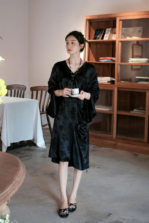 盛唐牡丹| 黑色小凤凰纹冠乐绉女裙 商品图0