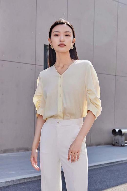 Le Malene 淡黄色气质简约短袖衬衫 18201 商品图1