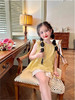 🌴甜趣穿搭来袭 |一键开启萌娃度假模式❗️【吉米故事▪️甜心假日镂空背心套装】被女儿萌化❗️黄色镂空无袖上衣 + 棉球花边，甜翻啦🥰 🍧简约的黄色无袖版型 商品缩略图5