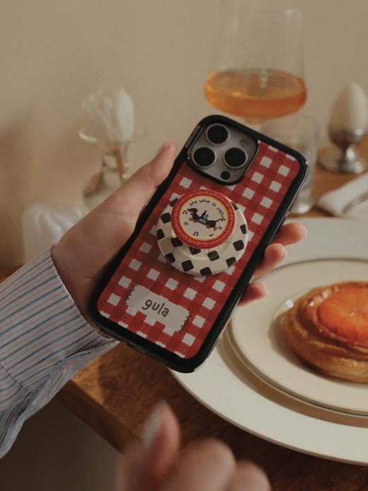 【上菜了! À Table!】腊肠送餐员·MagSafe圆啪嗒 PopSockets x gula 联名系列 MAGSAFE磁吸手机气囊支架 Round圆啪嗒系列 白色 小狗 格纹 卡通 商品图2