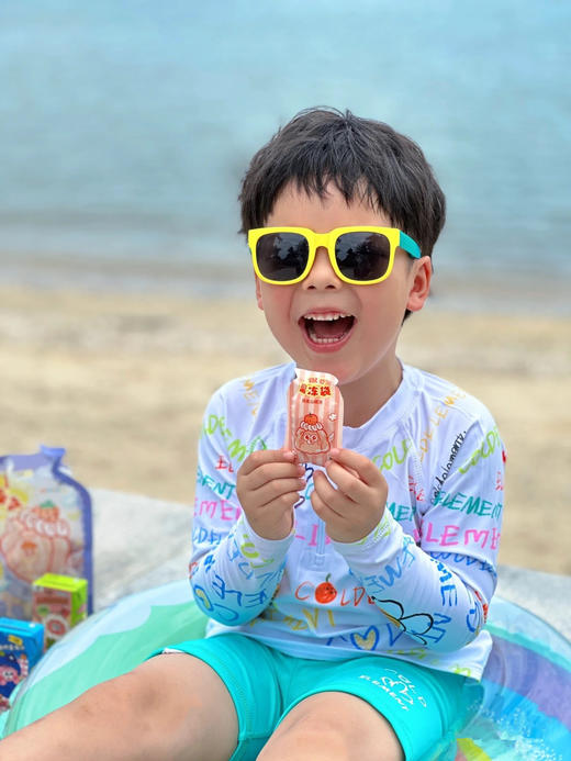 🌸防紫外线❗️儿童专属墨镜🔥【YiLuoShan儿童撞色折叠墨镜】👉撞色五色可选还送小动物🐒收纳盒❗️❗️户外活动护眼必备‼️ 小巧轻盈、可折叠！ 商品图4