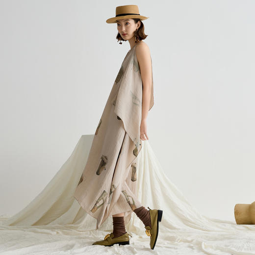 谜底连衣裙无袖女2025夏新品复古风度假宽松印花吊带裙252ML0559 商品图3