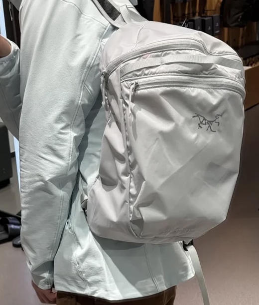 【已改价 直接拍 轻量包 男女通用】暑假出行必备 再出货 一年四季可用 超实用的轻量背包 鸟家 15L 轻量 休闲双肩背 儿子平日上学就用它 周末书本多换户外包 商品图4