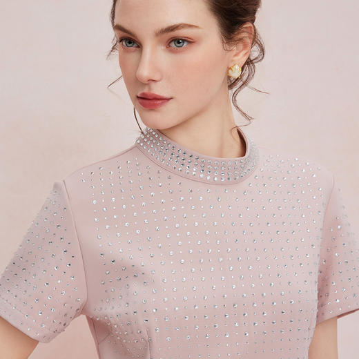 QF851斯尔丽2025新款宴会小礼服直身款显瘦显高精致烫钻小立领连衣裙 商品图4