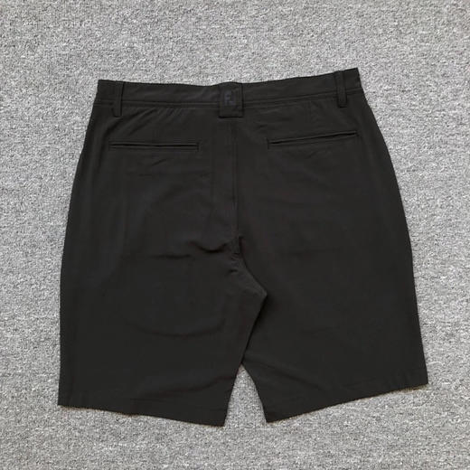 正品FJ 男款高尔夫短裤，快干透气。有大码。
黑色33 34 36 38   
灰色32 36 38 40
卡其35 36 38 40 42
数量不多 商品图8
