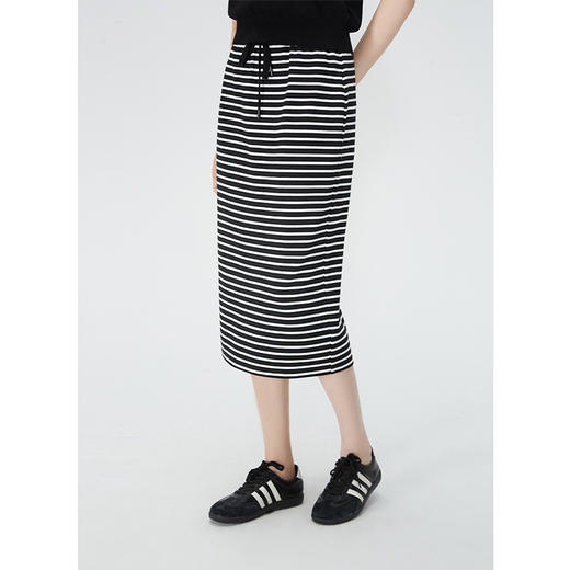 NEELLY纳俪商场同款夏季新款黑白条纹后开叉半身裙女时尚修身长裙N25054E04620 商品图1