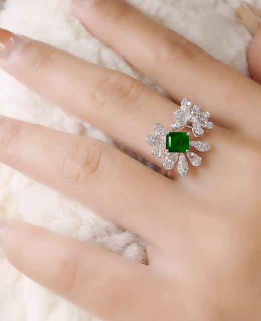 0.95ct刻面祖母绿戒指 商品图3