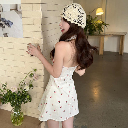 西遇碎花挂脖连衣裙女夏季新款旅游法式a字收腰吊带裙子SS050646 商品图4