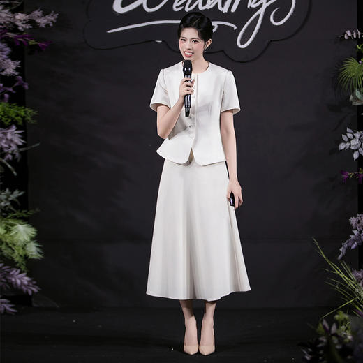 IWY/气质米白色西装套裙女主持演讲上镜职业套装正式场合工作服C2026+S2240 商品图1