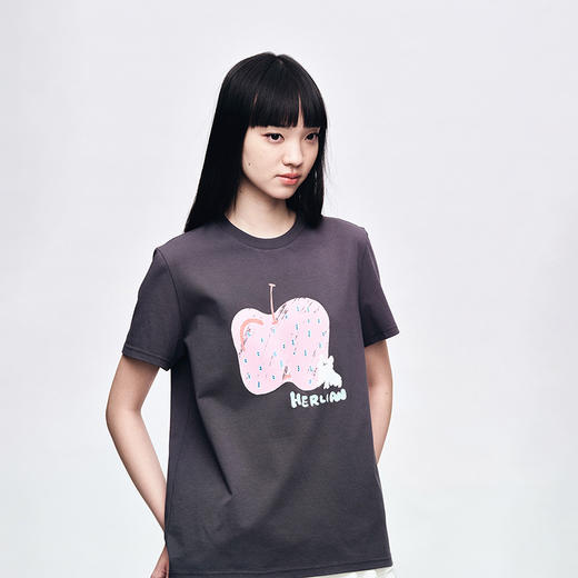 Herlian2025年夏季新品女士一颗苹果小狗图案印花TEE 商品图3