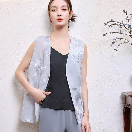 玳莎新中式国风马甲女2025年夏季新款精美重工刺绣真丝无袖背心 FB37001 商品图3
