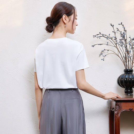 玳莎蝴蝶刺绣白色T恤女2025年夏季新款显瘦百搭圆领绣花短袖上衣  FB32104 商品图3