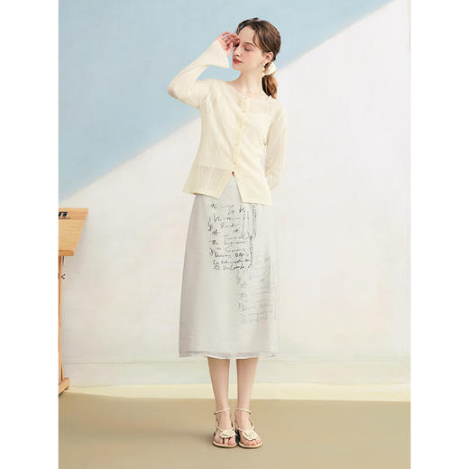 两三事 烛光幽信 2025夏季新款简约字母印花网纱直筒半身裙 商品图2