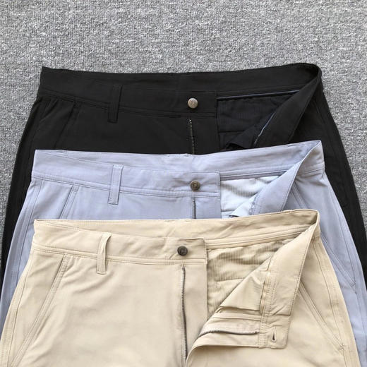 正品FJ 男款高尔夫短裤，快干透气。有大码。
黑色33 34 36 38   
灰色32 36 38 40
卡其35 36 38 40 42
数量不多 商品图6