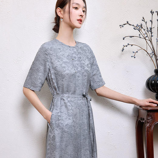 玳莎真丝炒色连衣裙2025年夏季新款桑蚕丝圆领系带收腰显瘦中长裙  FB35102 商品图3