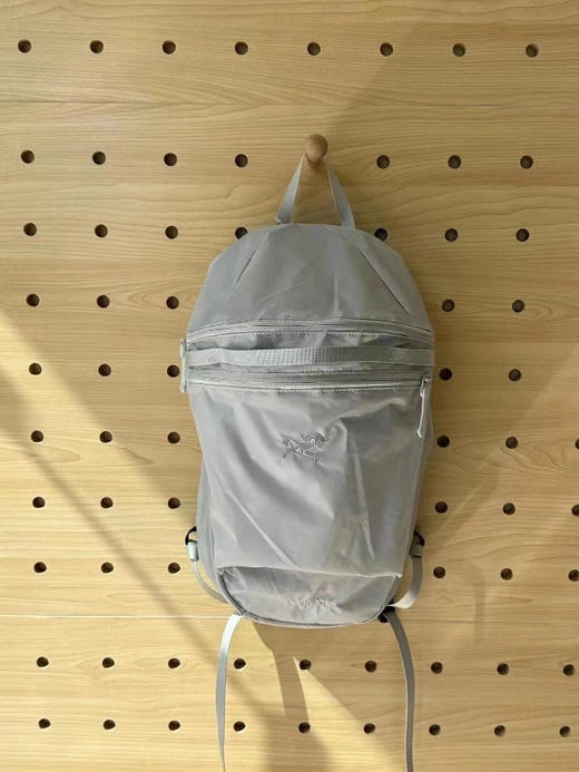 【已改价 直接拍 轻量包 男女通用】暑假出行必备 再出货 一年四季可用 超实用的轻量背包 鸟家 15L 轻量 休闲双肩背 儿子平日上学就用它 周末书本多换户外包 商品图6