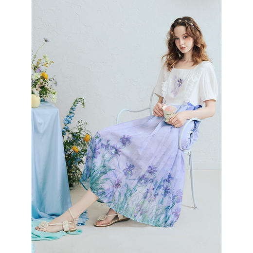 两三事 兰鸢漫舞 2025夏季新款温柔风印花裙摆拼接绑带刺绣连衣裙 商品图1