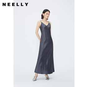 NEELLY纳俪商场同款夏新款V领时髦显瘦洋气吊带裙女肌理垂感长裙N25054Y04647