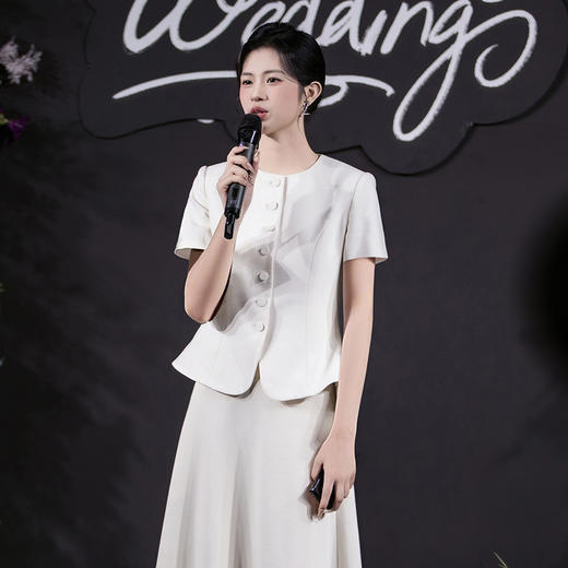 IWY/气质米白色西装套裙女主持演讲上镜职业套装正式场合工作服C2026+S2240 商品图3