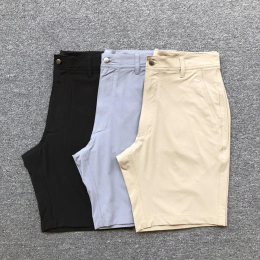 正品FJ 男款高尔夫短裤，快干透气。有大码。
黑色33 34 36 38   
灰色32 36 38 40
卡其35 36 38 40 42
数量不多 商品图1