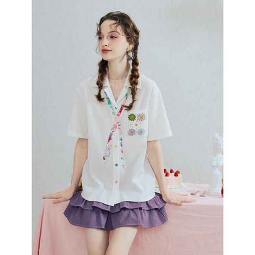 两三事 甜梦捕手 2025夏季新款森女风手钩花口袋印花假领带衬衫女 商品图1