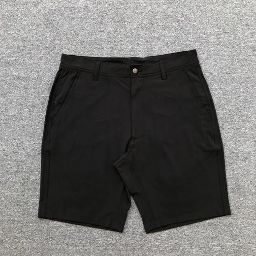 正品FJ 男款高尔夫短裤，快干透气。有大码。
黑色33 34 36 38   
灰色32 36 38 40
卡其35 36 38 40 42
数量不多 商品图3