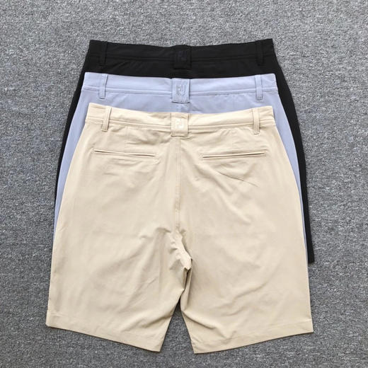 正品FJ 男款高尔夫短裤，快干透气。有大码。
黑色33 34 36 38   
灰色32 36 38 40
卡其35 36 38 40 42
数量不多 商品图2