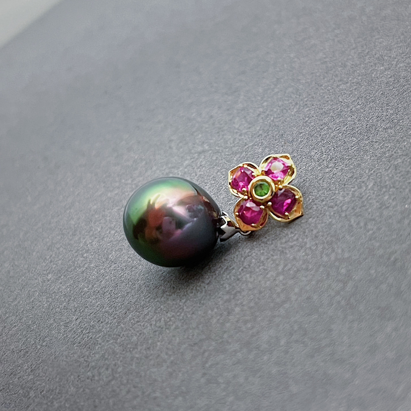 BY EVITA系列 18K镶红宝石、沙弗莱和孔雀绿色大溪地珍珠 坠子