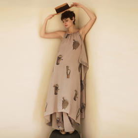 谜底连衣裙无袖女2025夏新品复古风度假宽松印花吊带裙252ML0559