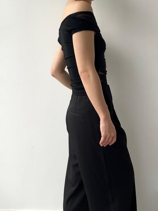 SIJIA｜黑色一字肩褶皱网纱T [ 黑SS2510 ] 商品图1