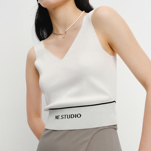 NEELLY纳俪商场同款夏季新款V领黑色修身针织衫女时尚显瘦上衣N25054A04668 商品图2