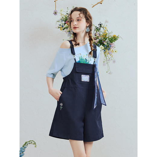 两三事 游牧童谣 2025夏季新款复古贴布绣丝巾装饰牛仔背带裤女 商品图2