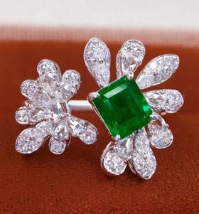 0.95ct刻面祖母绿戒指