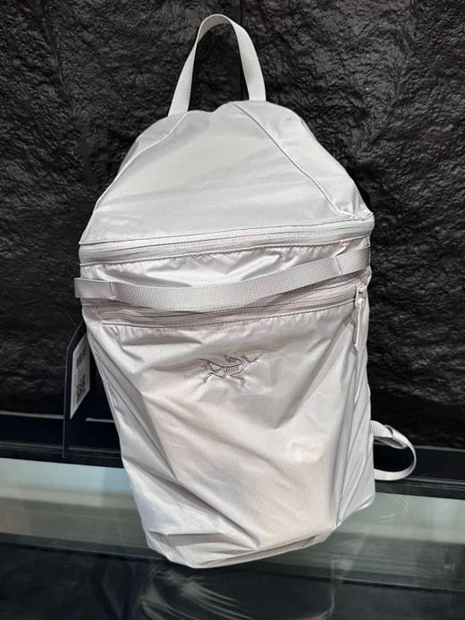 【已改价 直接拍 轻量包 男女通用】暑假出行必备 再出货 一年四季可用 超实用的轻量背包 鸟家 15L 轻量 休闲双肩背 儿子平日上学就用它 周末书本多换户外包 商品图1