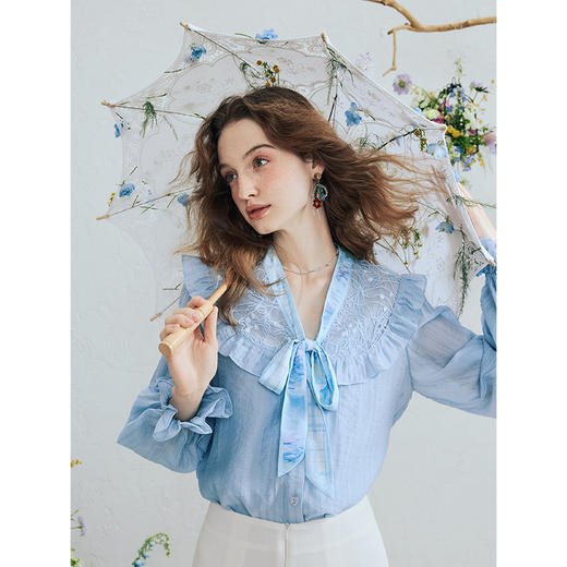 两三事仙灵圣约2025夏新款温柔风蕾丝拼接印花绑带两件套雪纺衫女 商品图1