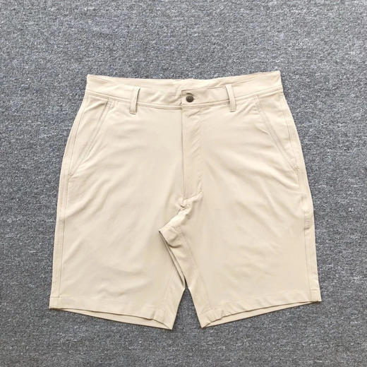 正品FJ 男款高尔夫短裤，快干透气。有大码。
黑色33 34 36 38   
灰色32 36 38 40
卡其35 36 38 40 42
数量不多 商品图5