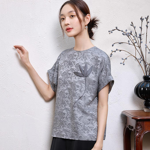 玳莎桑蚕丝小衫女2025夏季新款气质优雅立体花真丝粘提花上衣T恤  FB31103 商品图1