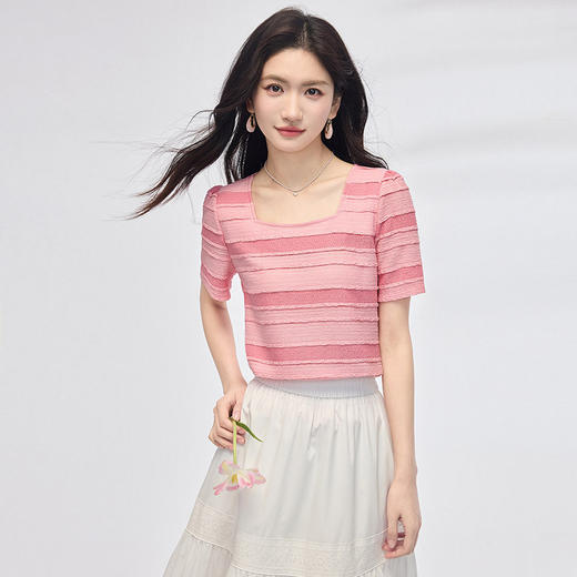 熙世界多巴胺粉色条纹方领T恤女短袖正肩肌理感上衣2025夏日新款 商品图3