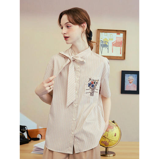 两三事 柠海电波 2025夏季新款文艺风刺绣绑带条纹衬衫女宽松衬衣 商品图1