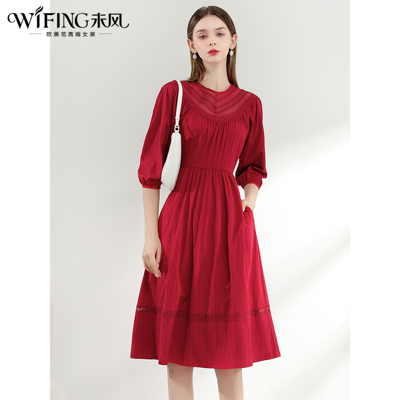 未风红色复古镂空连衣裙女春2025春季新款女装气质泡泡袖高腰裙子