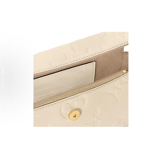 顶级免税版 VIP专柜体验 收到即官网同样 LV IVY 全皮压花 很自然的奶油白 夏天百搭不挑人 容量也放得下日常必备的东西，可以斜挎也可以腋下款 奶呼呼的白色包包谁能不爱呢 商品图6