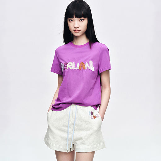 Herlian2025年夏季新品女士短袖彩色字母LOGO印花休闲TEE 商品图3