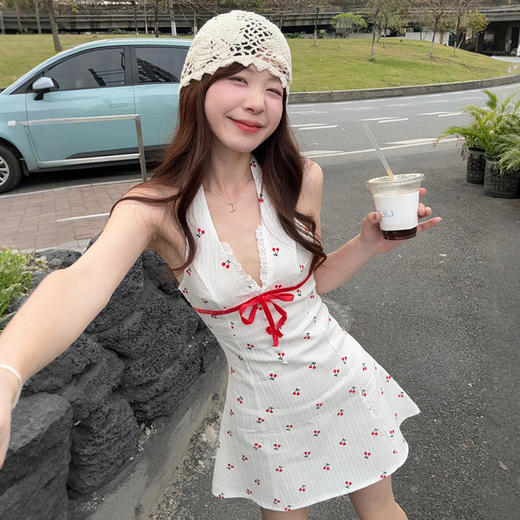 西遇碎花挂脖连衣裙女夏季新款旅游法式a字收腰吊带裙子SS050646 商品图3